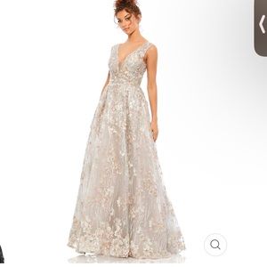 Mac Duggal FLORAL EMBROIDERED ILLUSION V-NECK GOWN size 16 - wedding dress $598